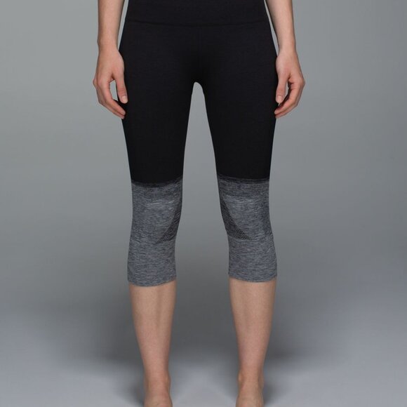 LULULEMON 8 Seamlessly Street Heathered Black Cropped Leggings High Compression - Picture 3 of 13